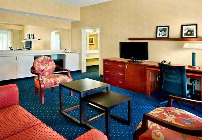 Courtyard Philadelphia Plymouth Meeting Hotel Стая снимка
